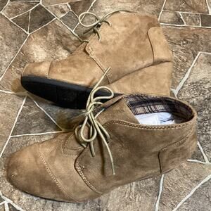 New Forever Women’s Patricia Lace Up Faux Suede Ankle Wedge Booties Sz 8